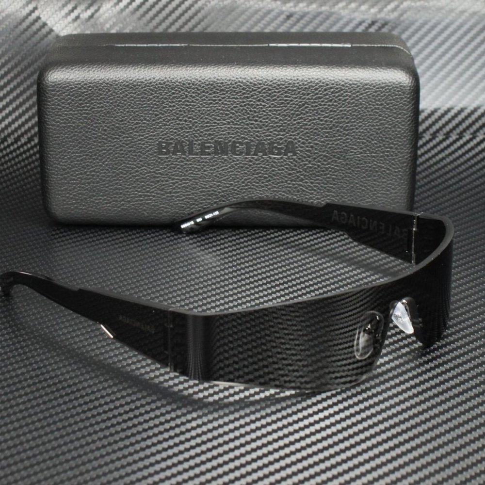 Balenciaga Unisex Black and Grey Sunglasses! Used once. Just like new - Picture 2 of 4